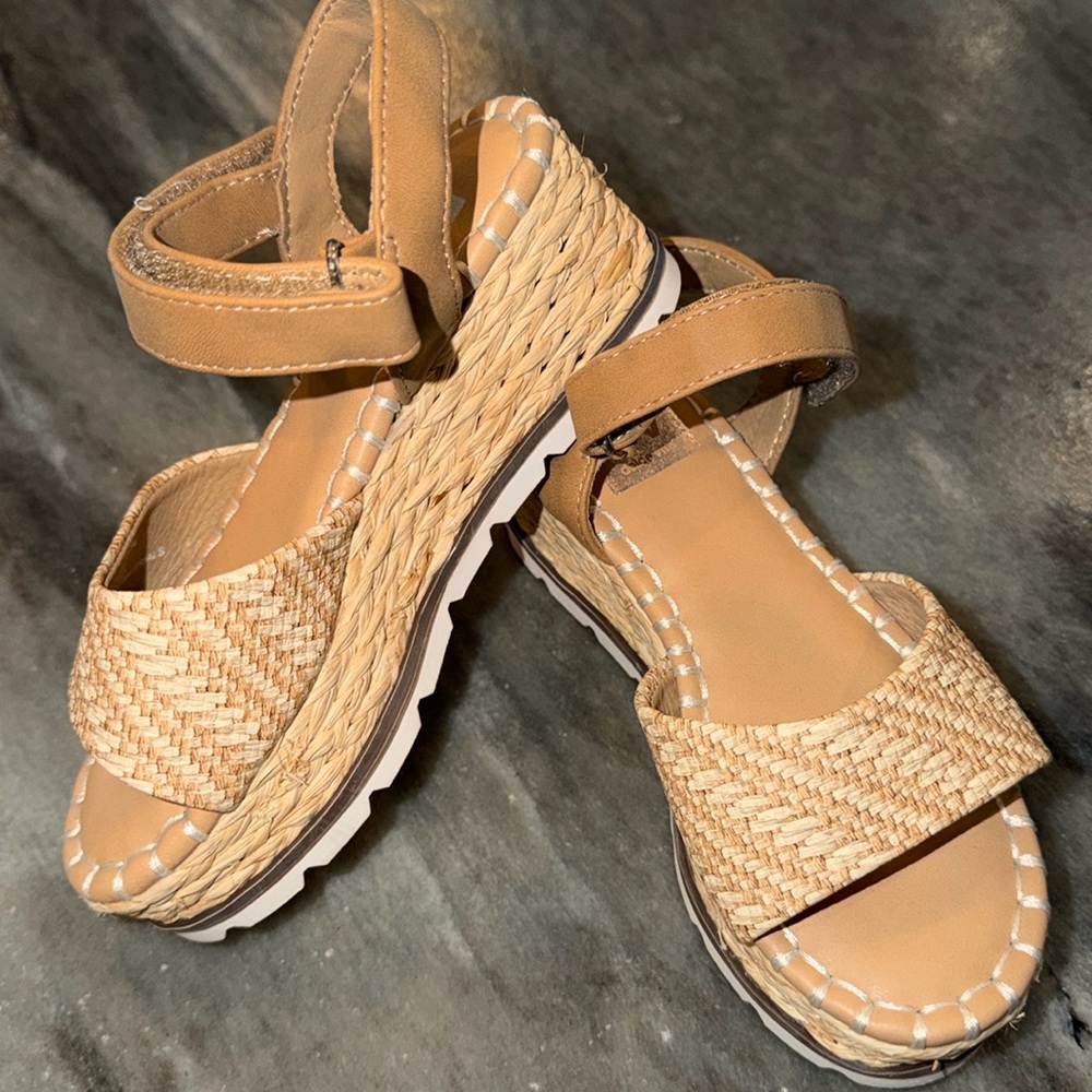 Dolce Vita little girls sandals 11
